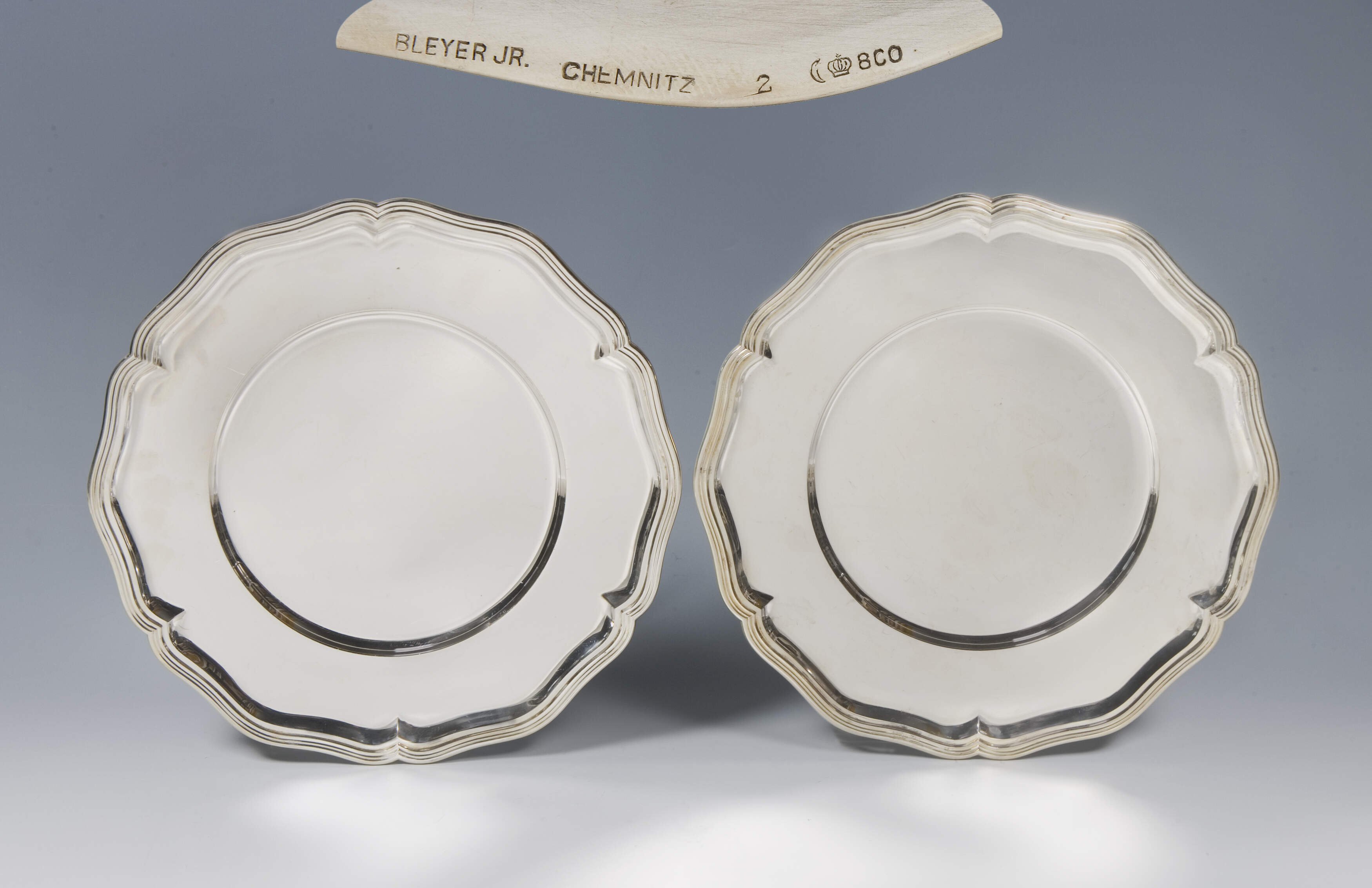 Paar Silber-Platzteller, Heinrich Bleyer Jr., Chemnitz