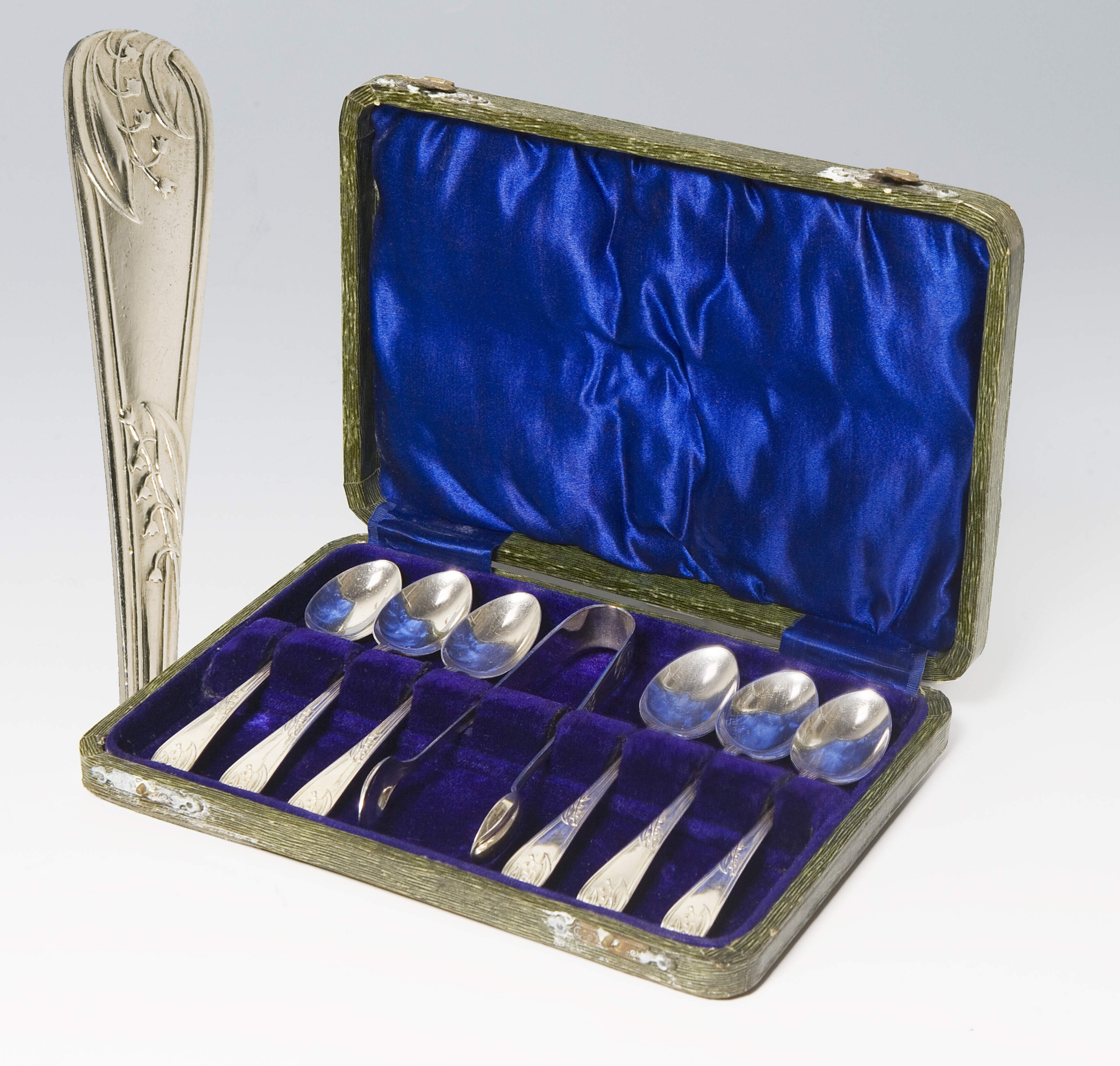 Jugendstil-Kaffeelöffel, Zuckerzange im Etui