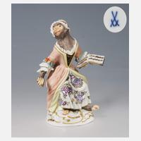 Meissen, Figur der Affenkapelle "Sängerin"111