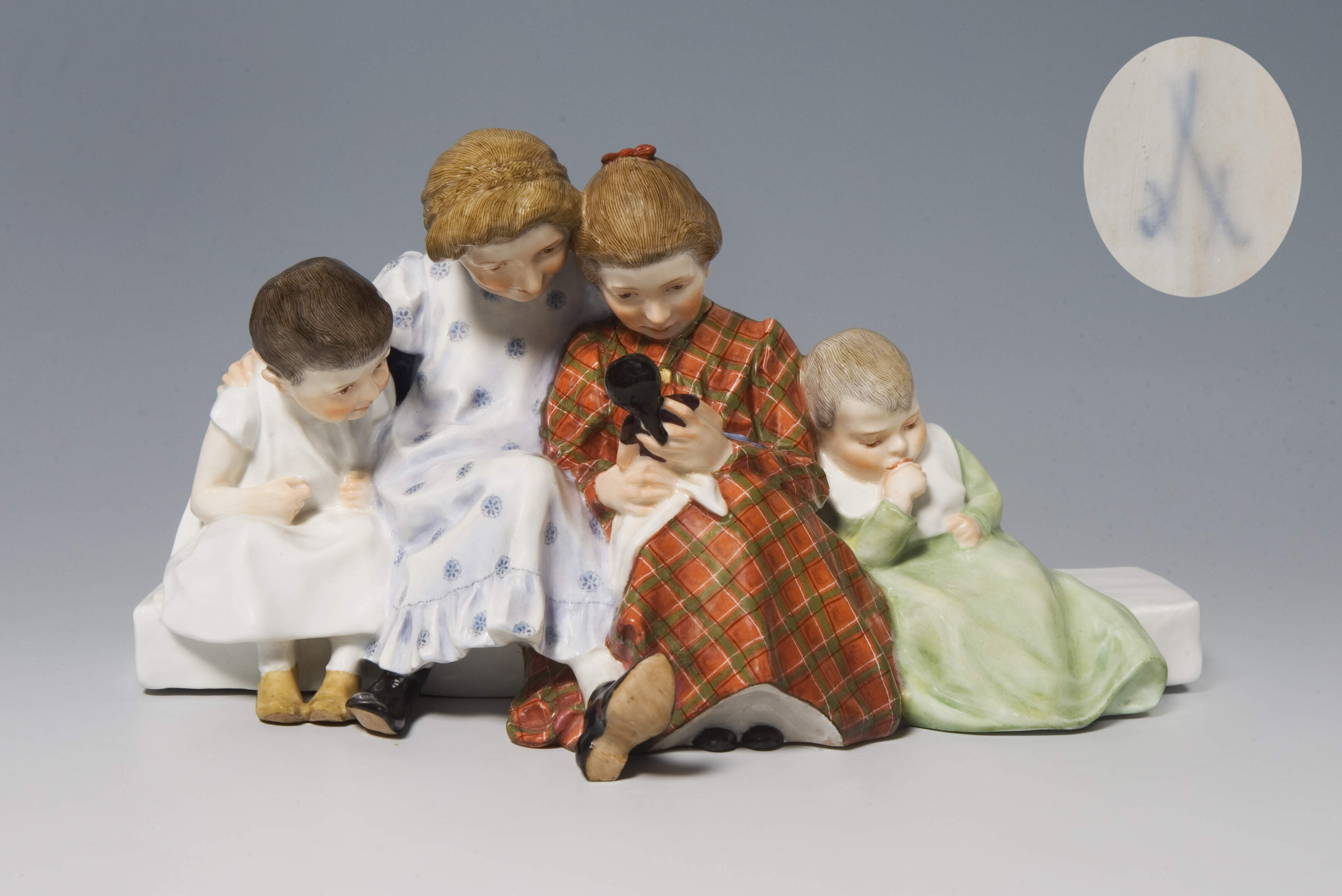 Meissen, Jugendstil-Figurengruppe "Kinder mit Puppe"