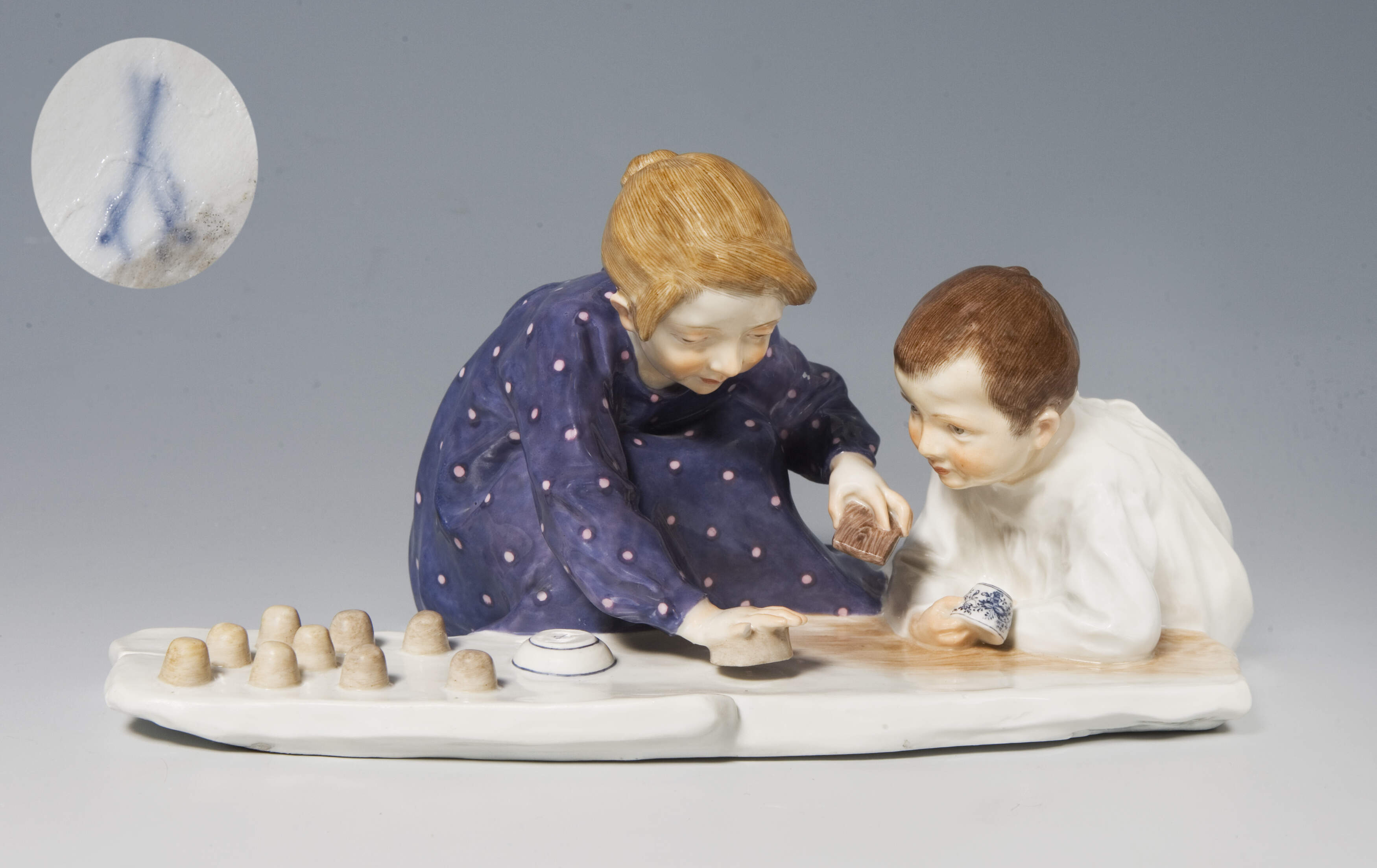 Meissen, Jugendstil-Figurengruppe "Kinder, Sandformen backend"