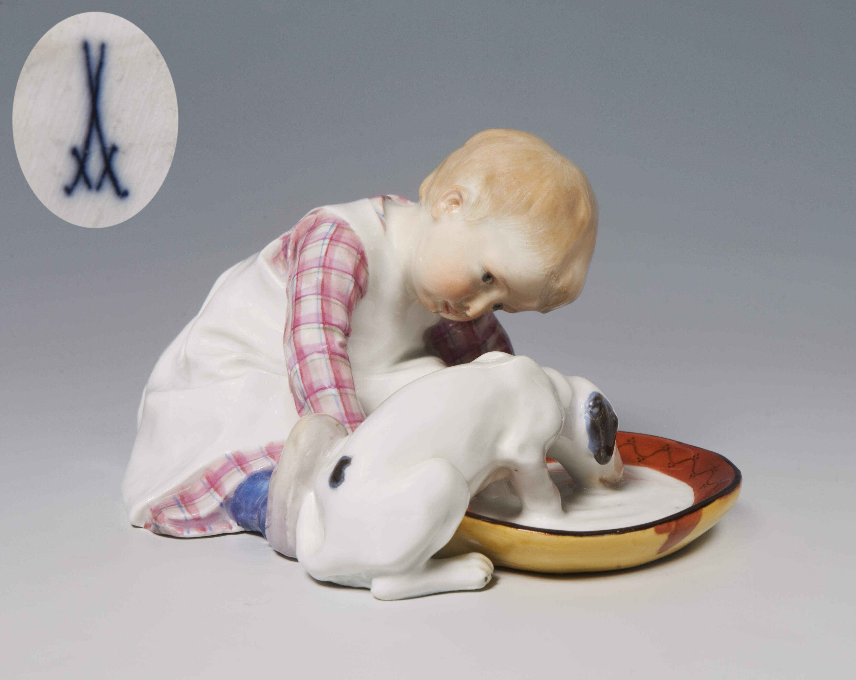 Meissen, Jugendstil-Figur "Kind mit saufendem Hund"
