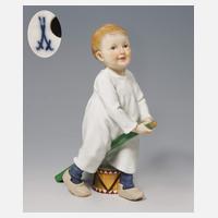 Meissen, Jugendstil-Figur "Kind mit Stecken und Trommel"111