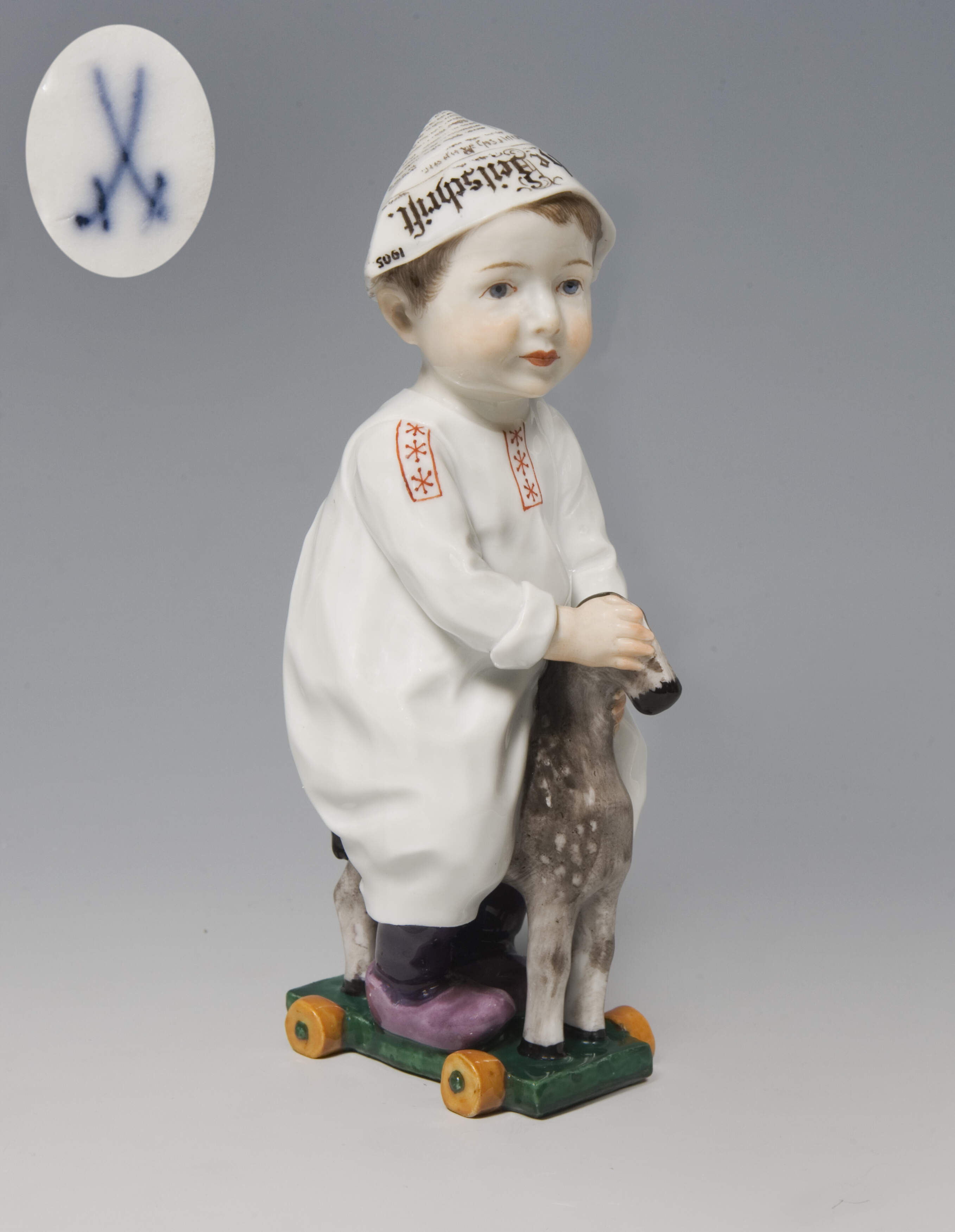 Meissen, Jugendstil-Figur "Kind mit Holzpferd"