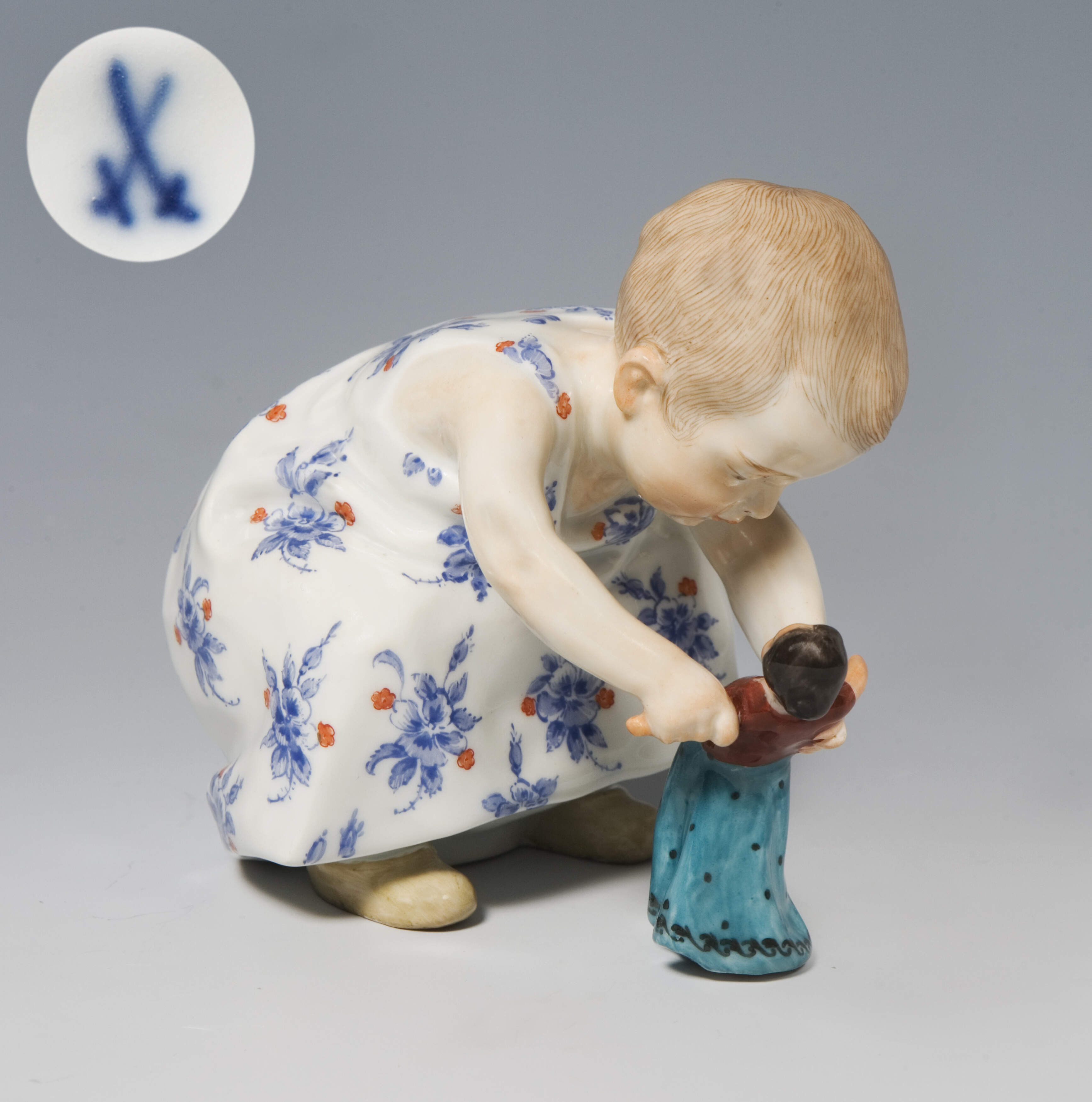 Meissen, Jugendstil-Figur "Kind mit Puppe"