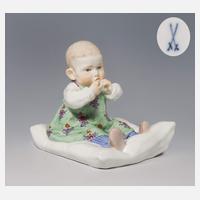 Meissen, Jugendstil-Figur "Kind, auf einem Kissen sitzend"111