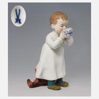 Meissen, Jugendstil-Figur "Kind, trinkend"111