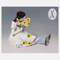 Meissen, Jugendstil-Figur "Mädchen mit Blumenstrauß"111