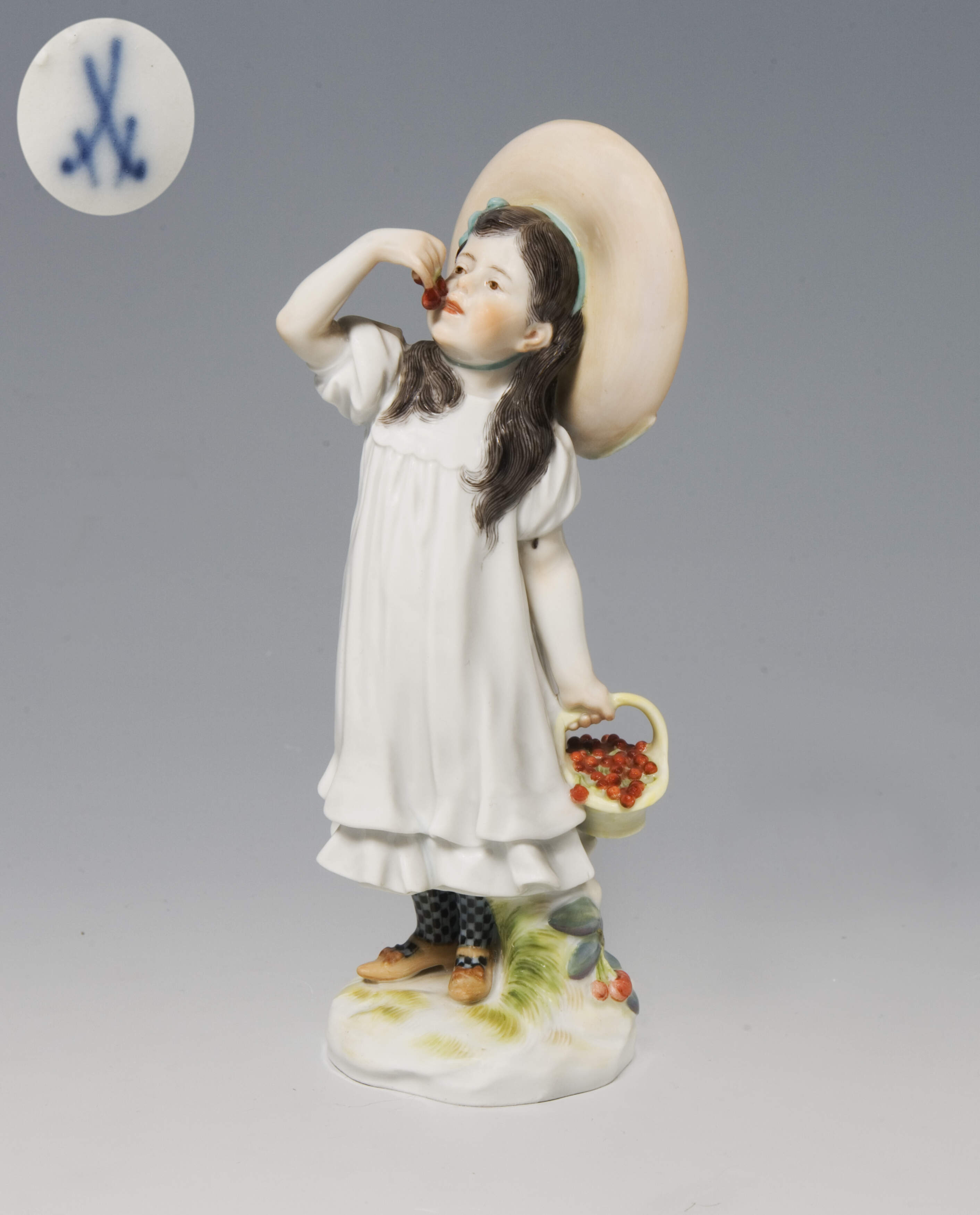 Meissen, Jugendstil-Figur "Mädchen mit Kirschen"