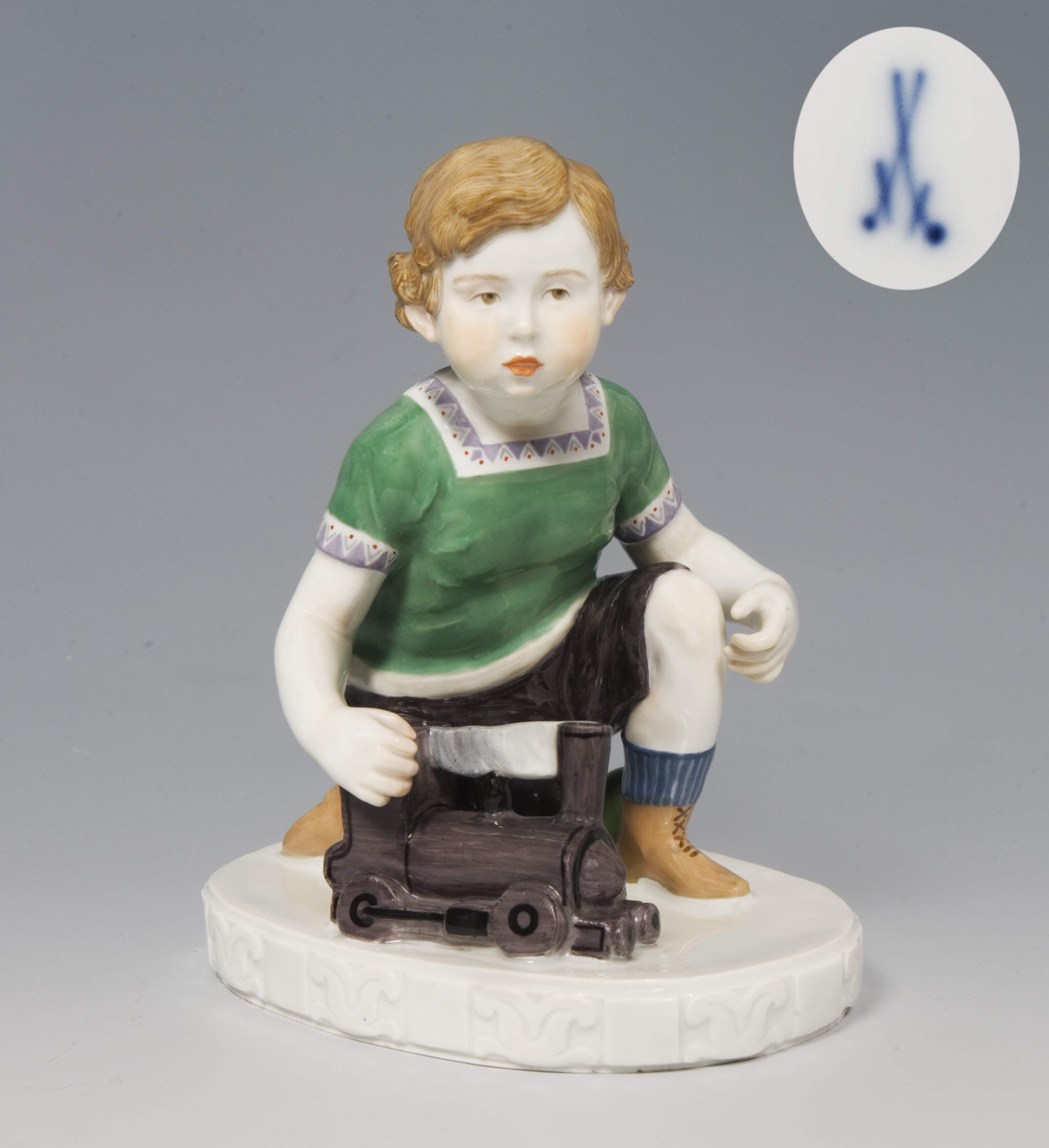 Meissen, Jugendstil-Figur "Kind mit Lokomotive"