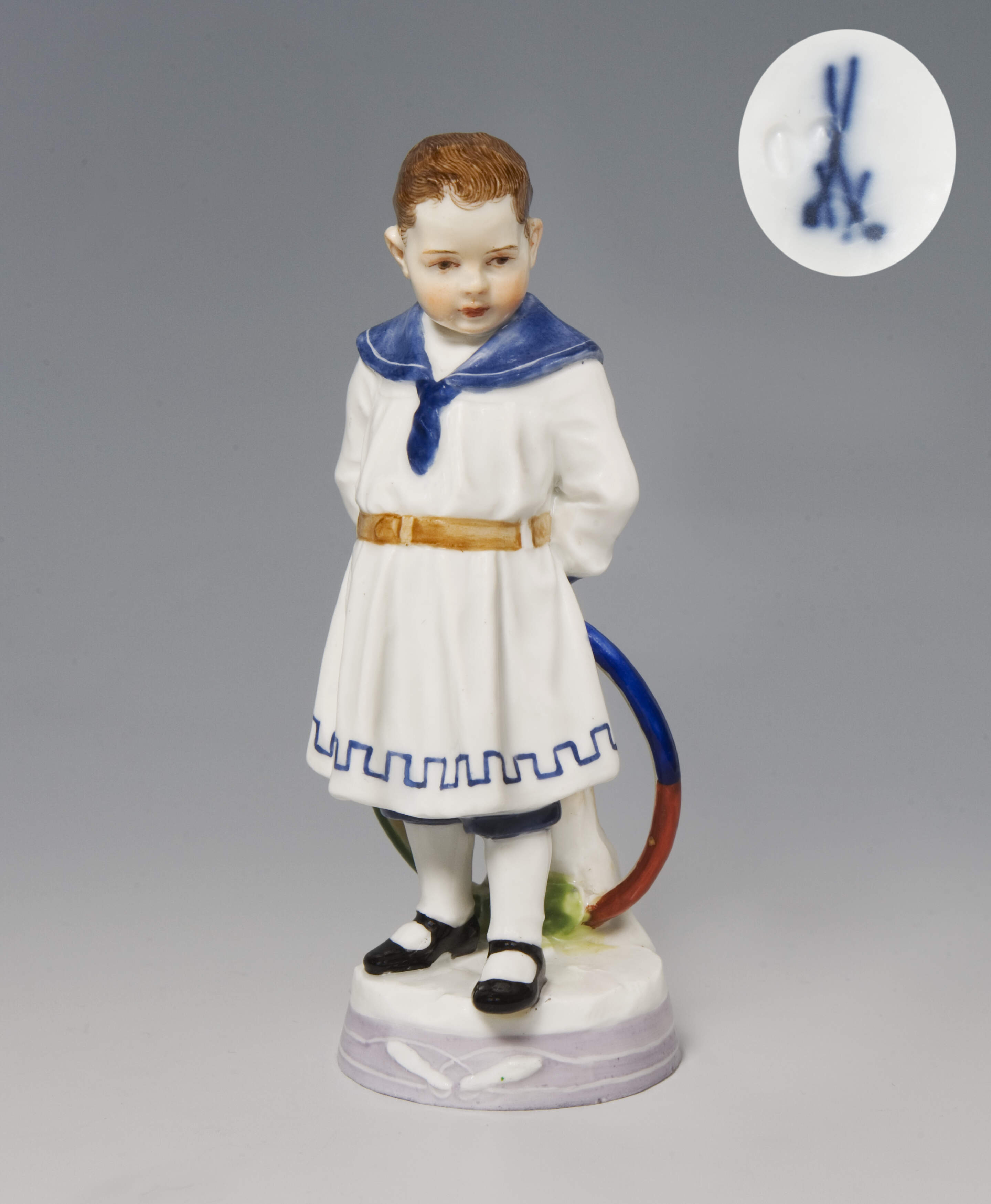 Meissen, Jugendstil-Figur "Knabe mit Reifen"