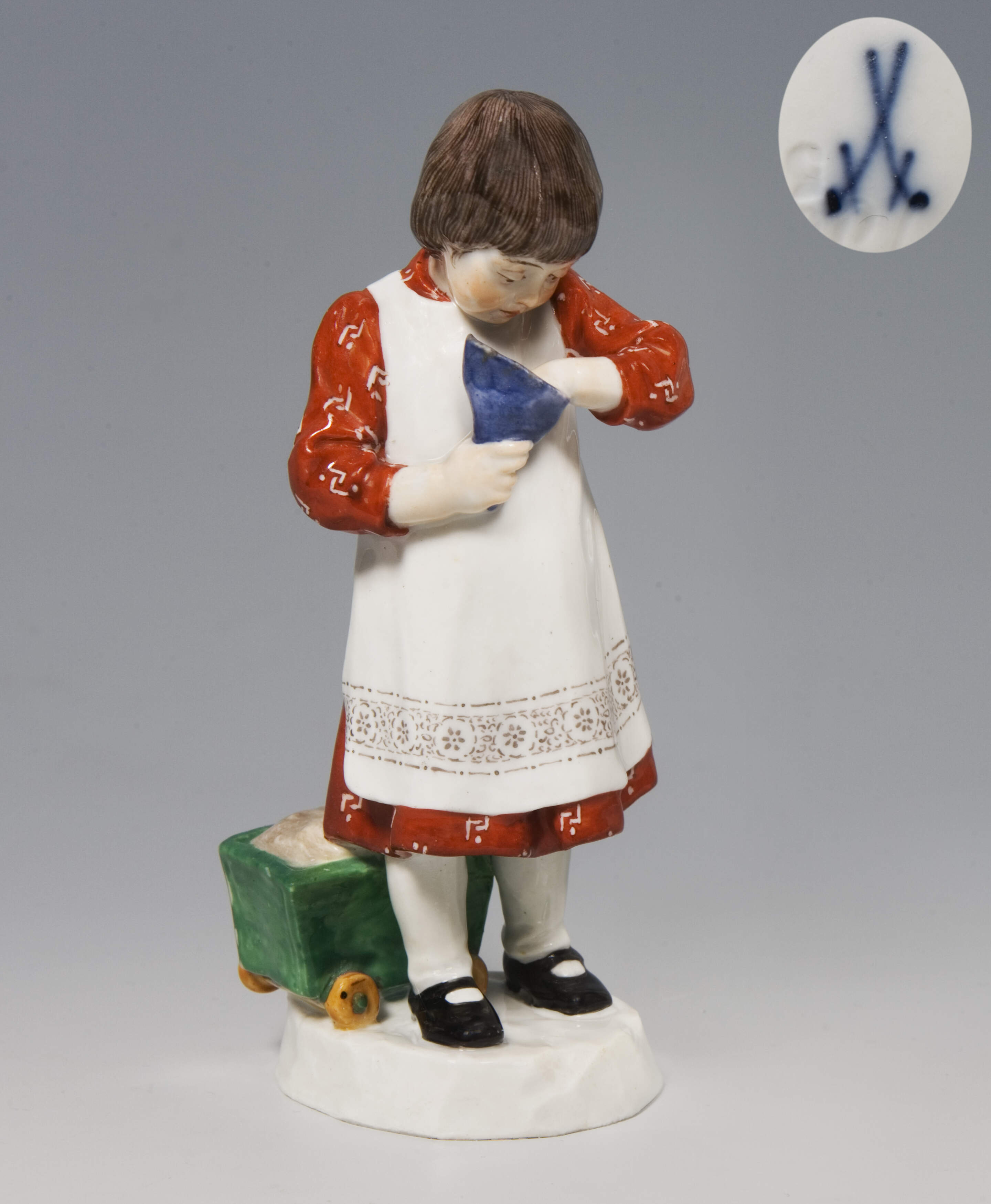Meissen, Jugendstil-Figur "Mädchen mit Bonbontüte"