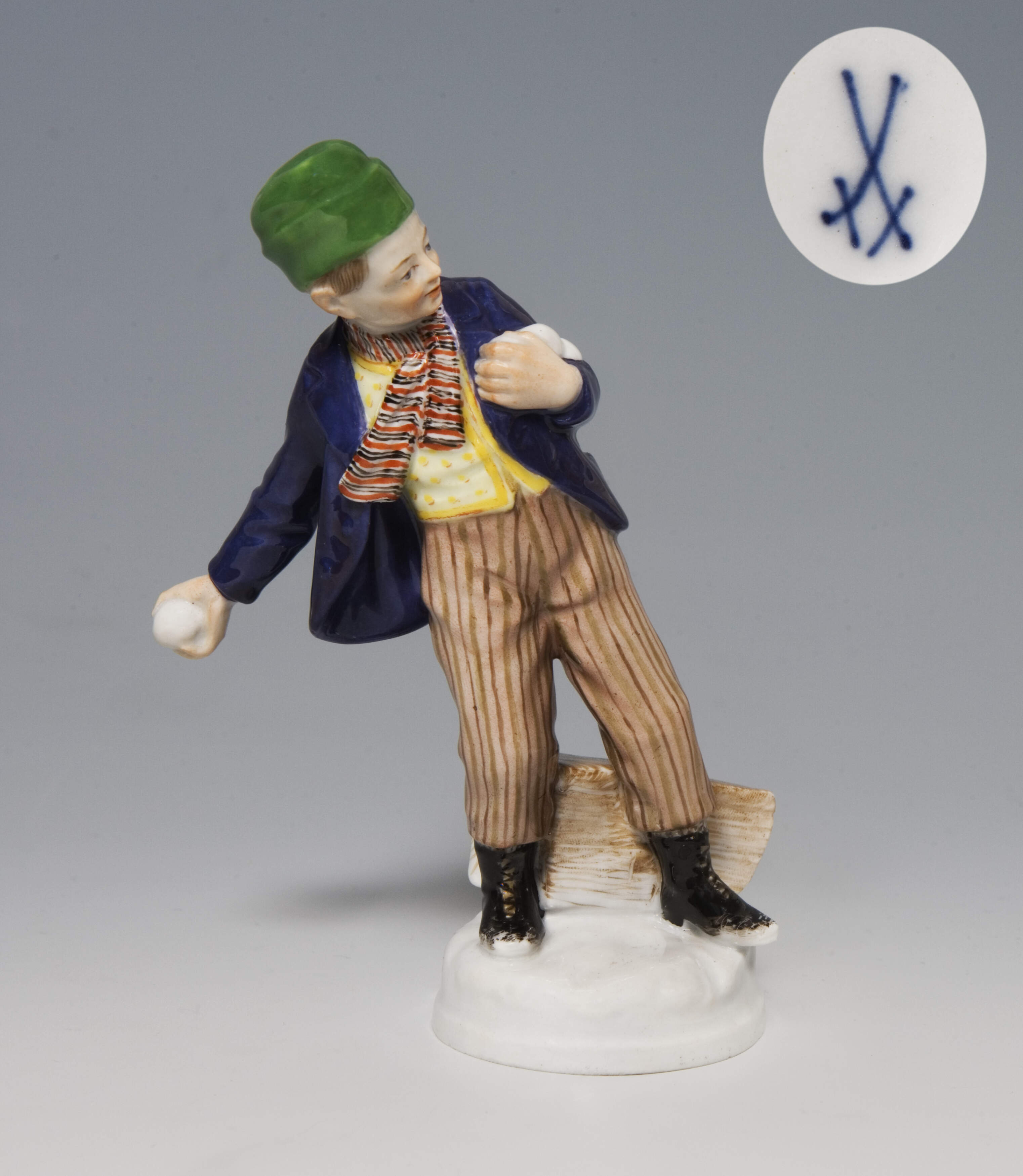 Meissen, Jugendstil-Figur "Knabe, Schneebälle werfend"