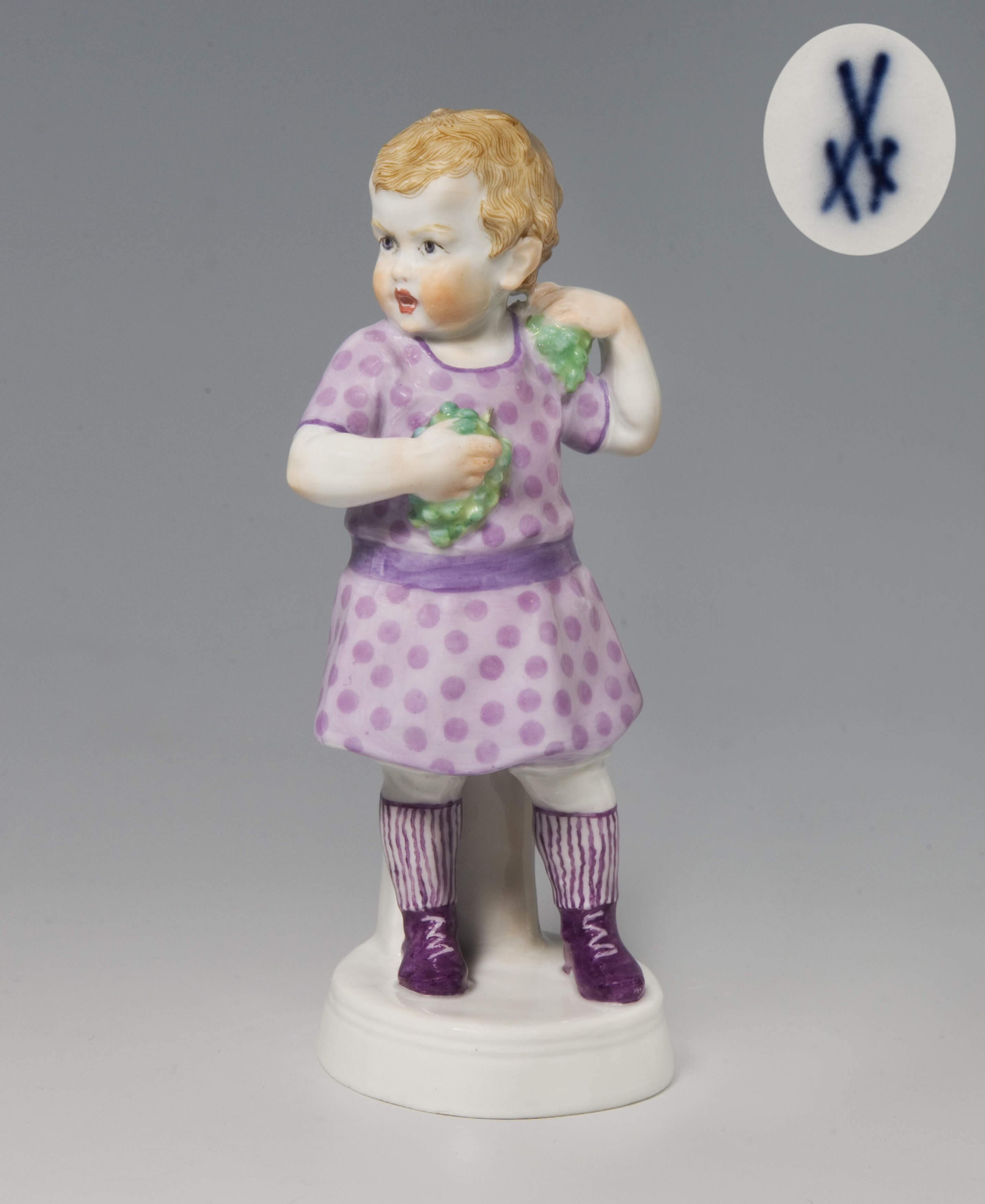 Meissen, Jugendstil-Figur "Mädchen mit Weintrauben"