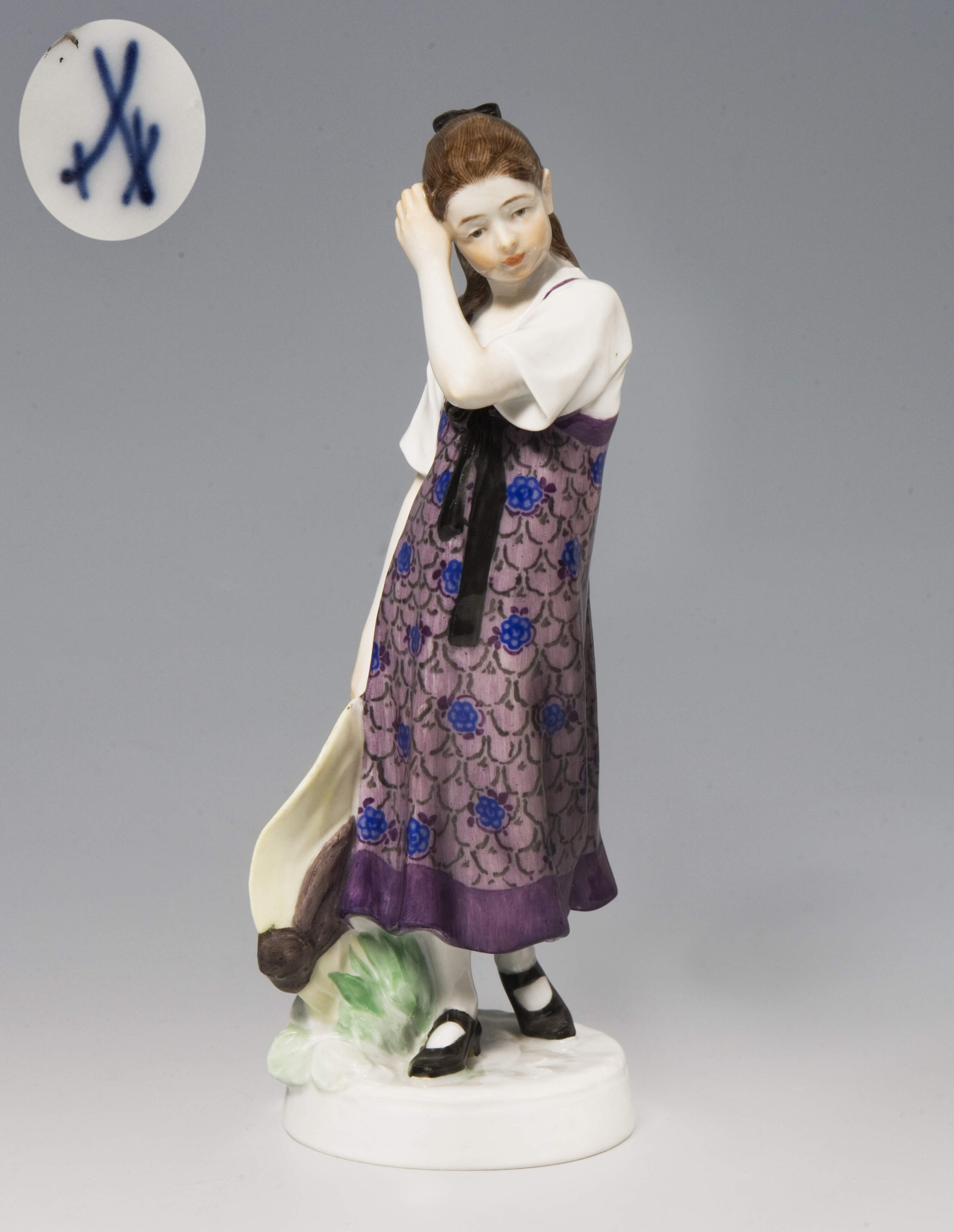Meissen, Jugendstil-Figur "Mädchen mit Strohhut"