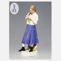 Meissen, Jugendstil-Figur "Mädchen, einen Zopf flechtend"111