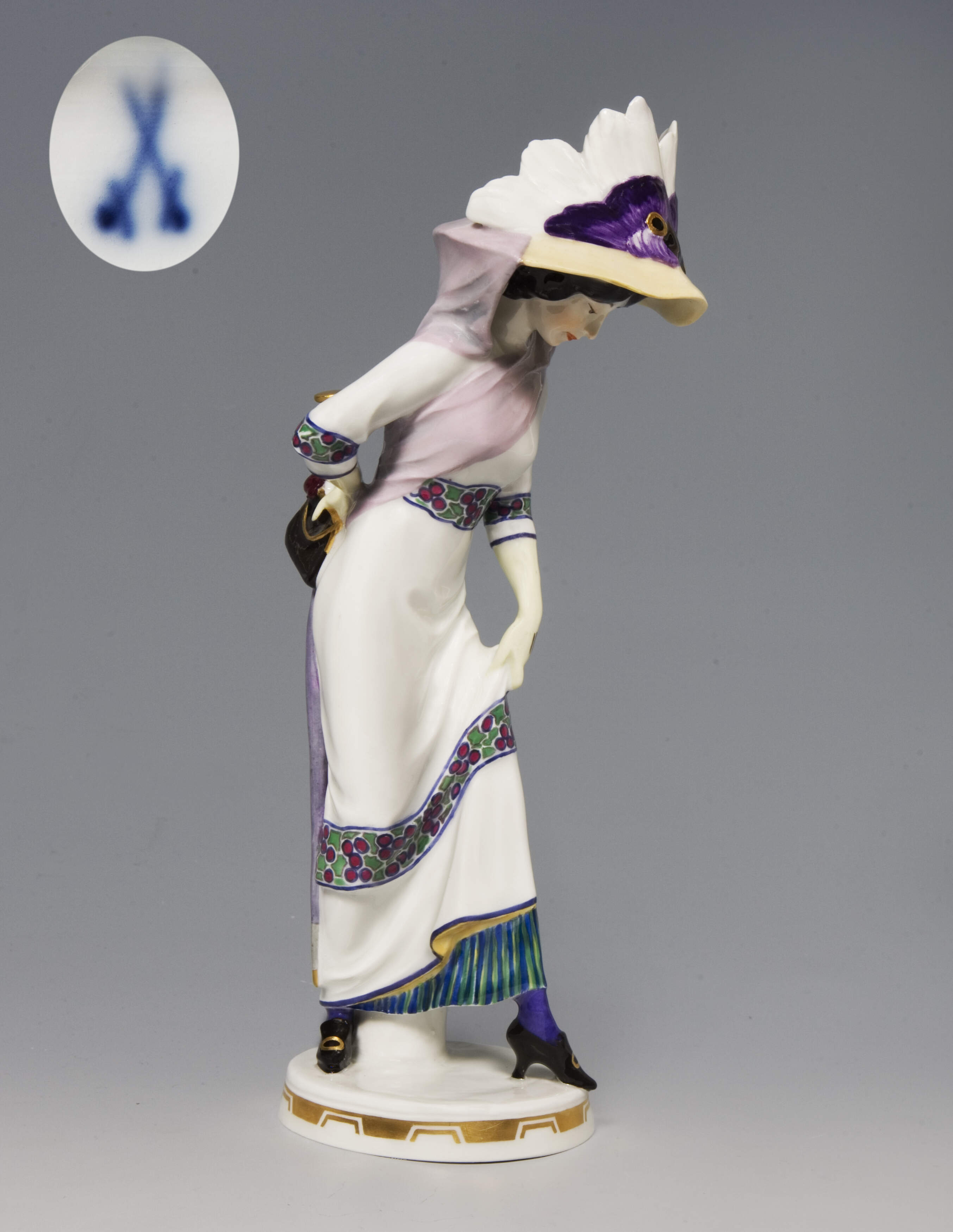 Meissen, Jugendstil-Figur "Dame mit Schirm"
