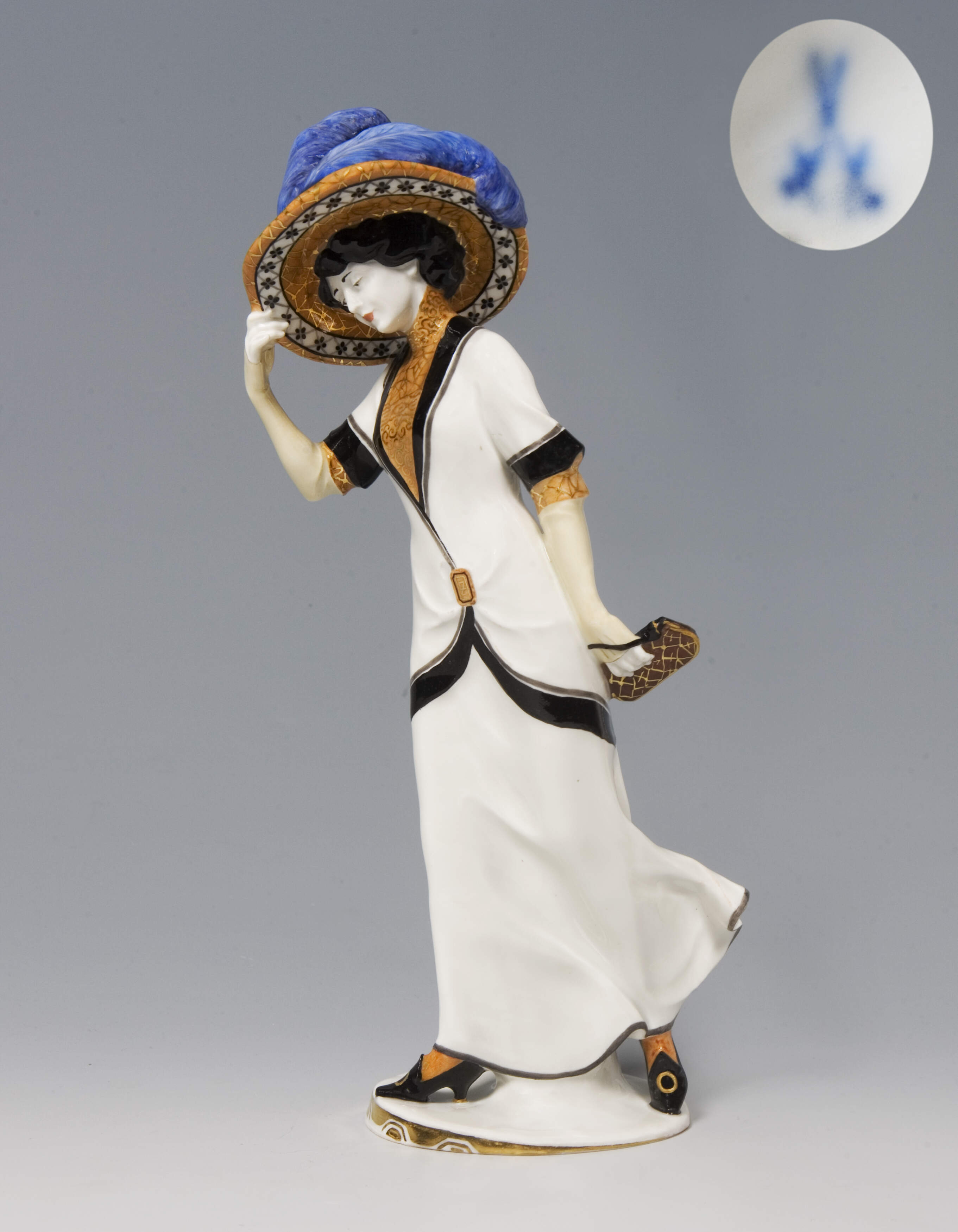 Meissen, Jugendstil-Figur "Dame mit Handtasche"