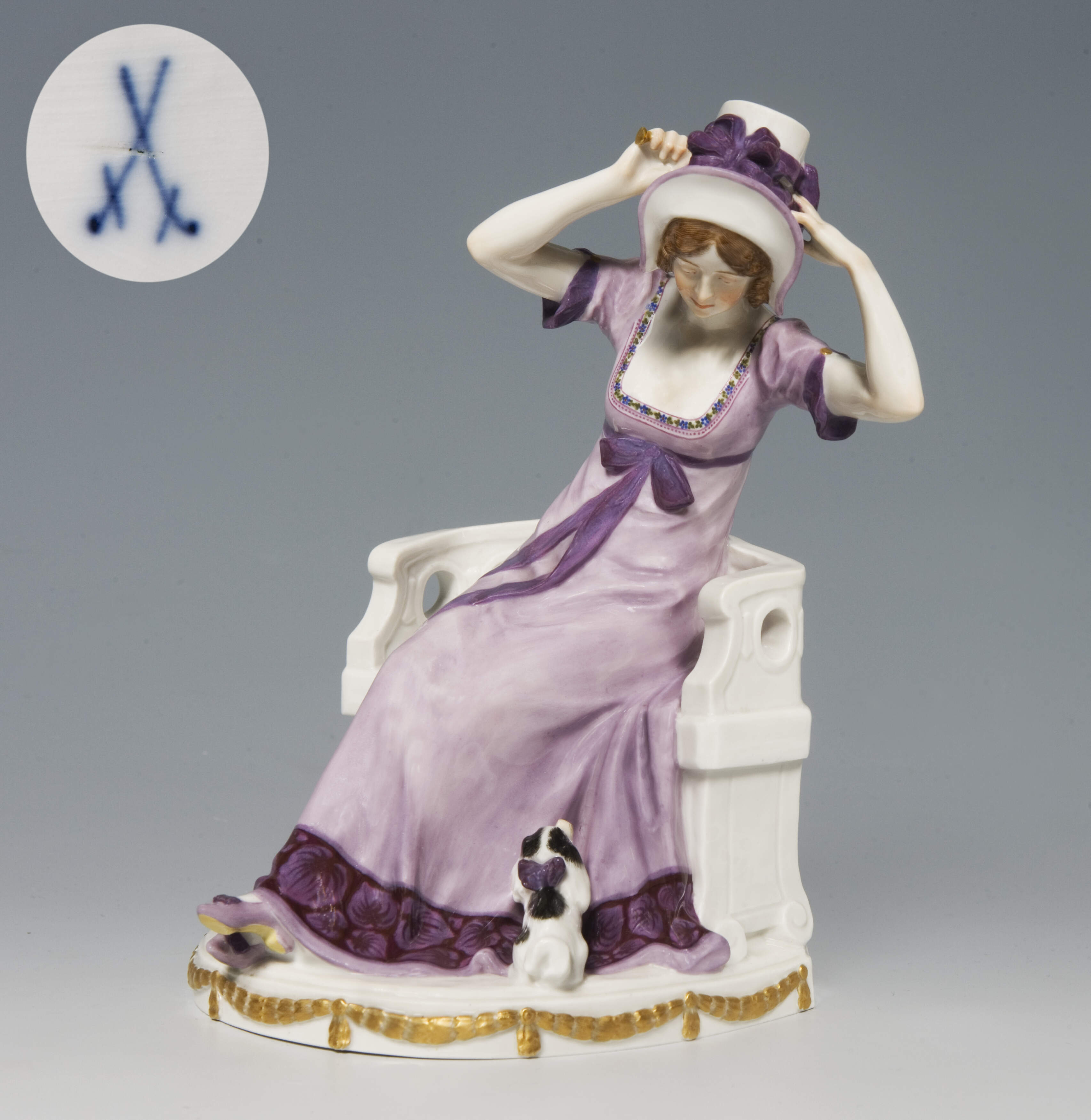 Meissen, Jugendstil-Figur "Dame mit Hündchen"