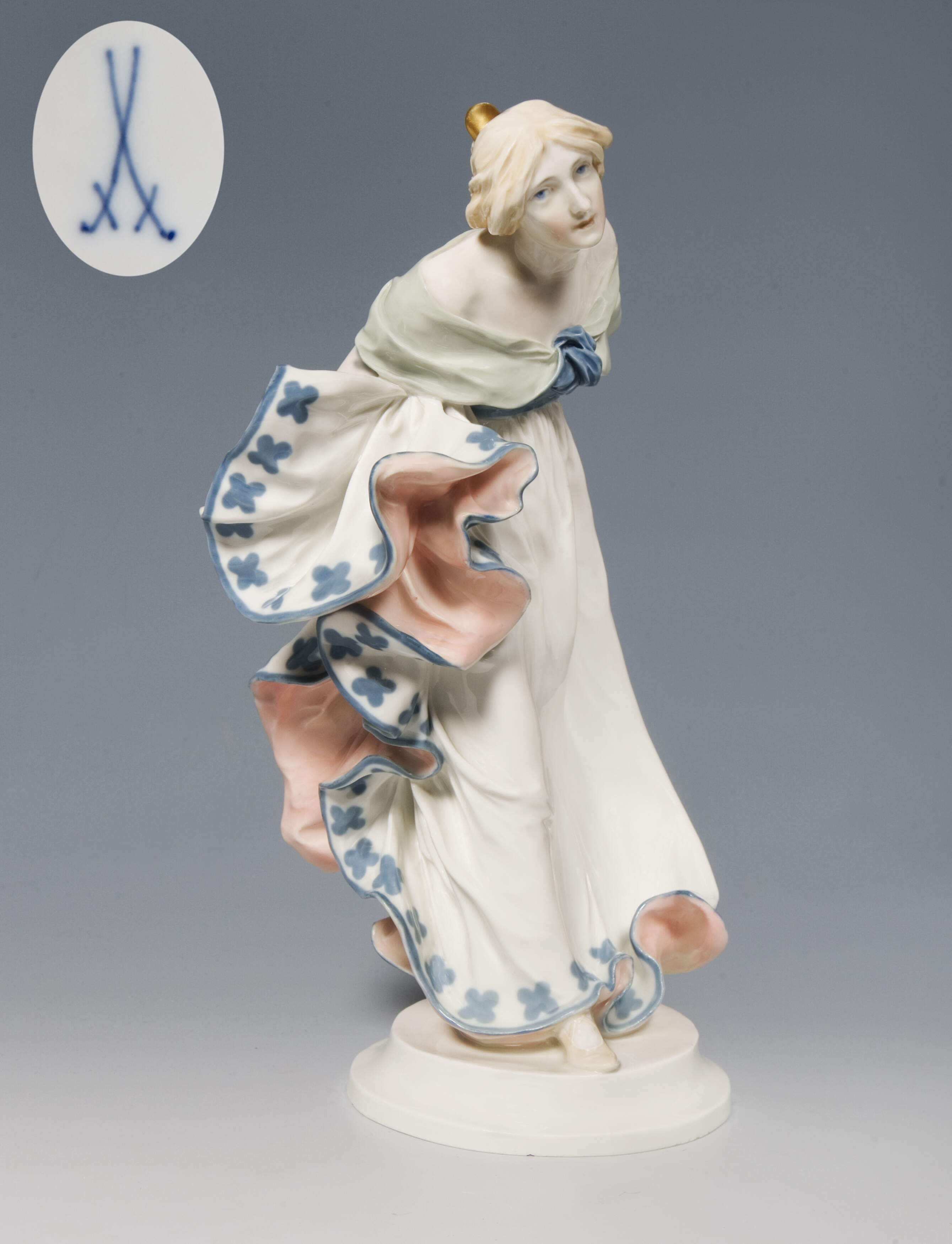 Meissen, Jugendstil-Figurengruppe "Dame im Ballkleid"