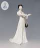 Meissen, Jugendstil-Figur "Balldame, Handschuh zuknöpfend"