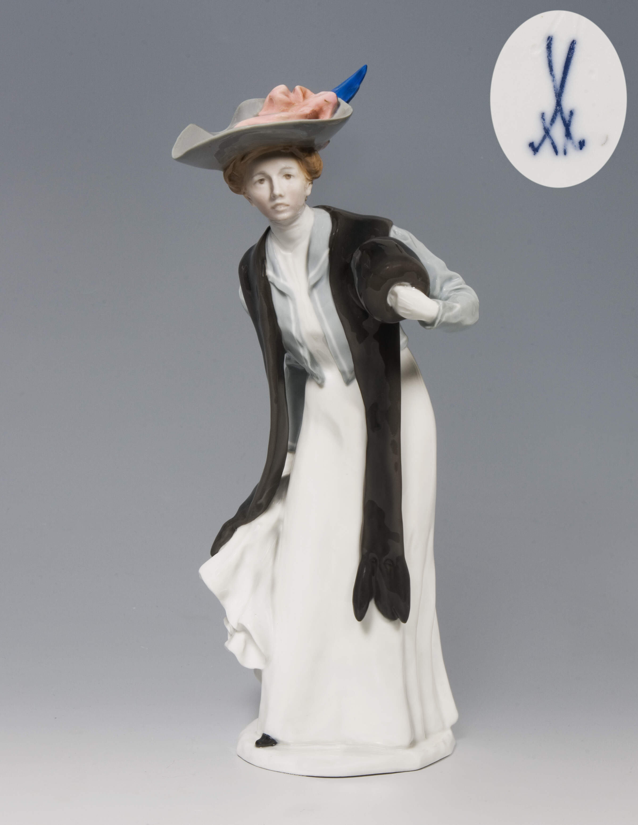 Meissen, Jugendstil-Figur "Dame mit Muff"