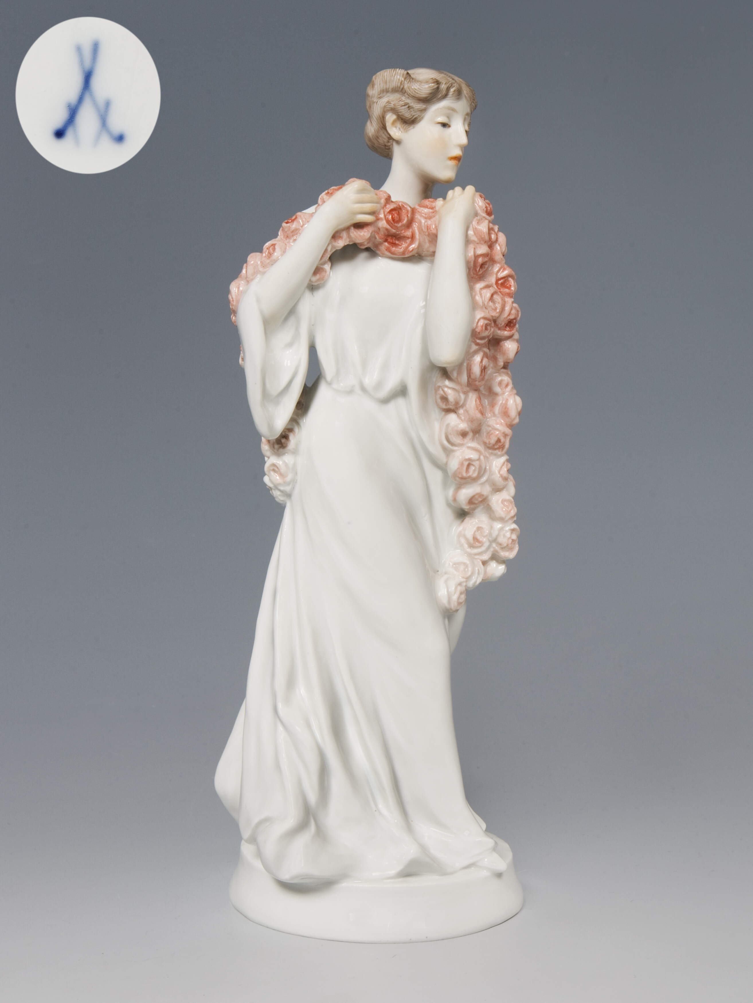 Meissen, Jugendstil-Figur "Mädchen mit Rosengirlande"