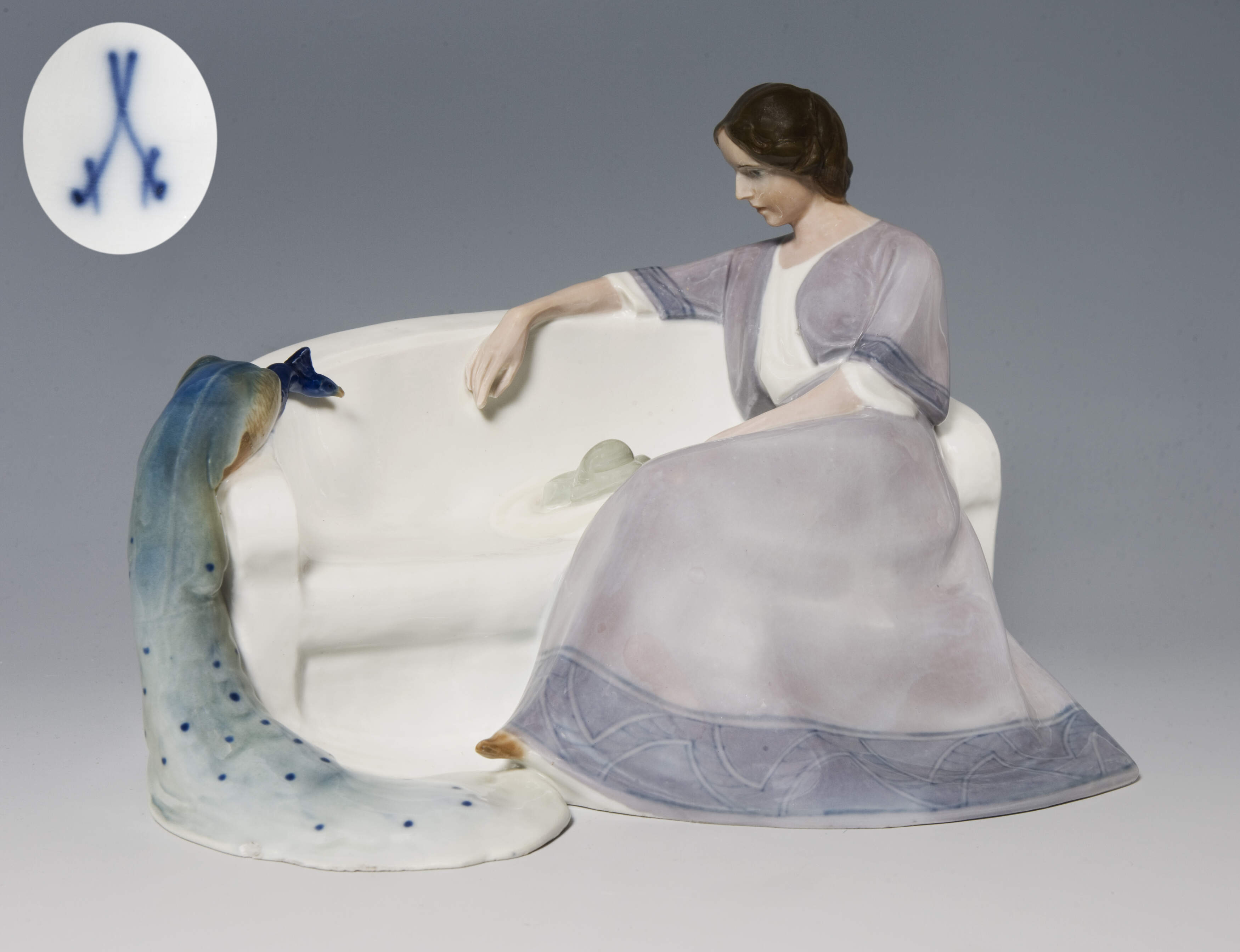 Meissen, Jugendstil-Figurengruppe "Dame mit Pfau"