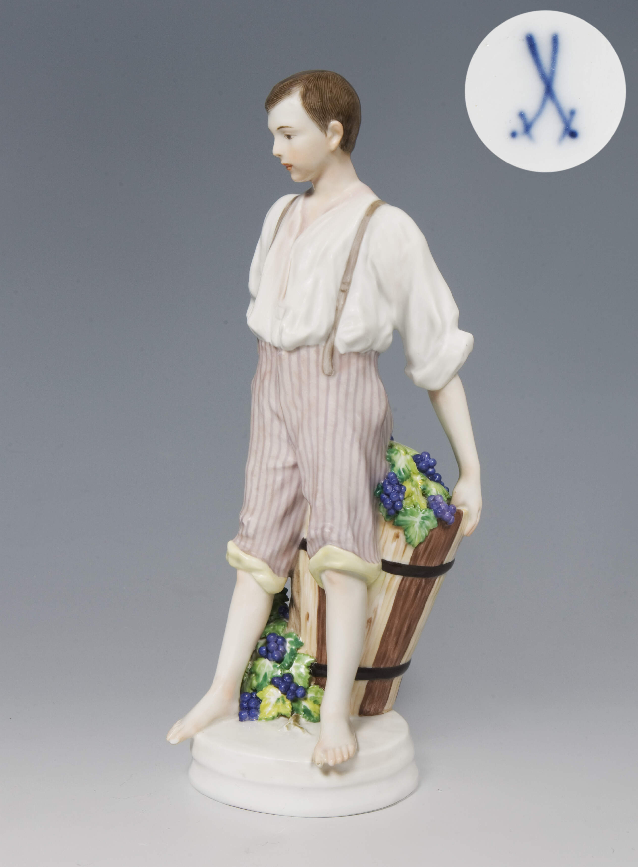 Meissen, Jugendstil-Figur "Knabe mit Weinbutte"
