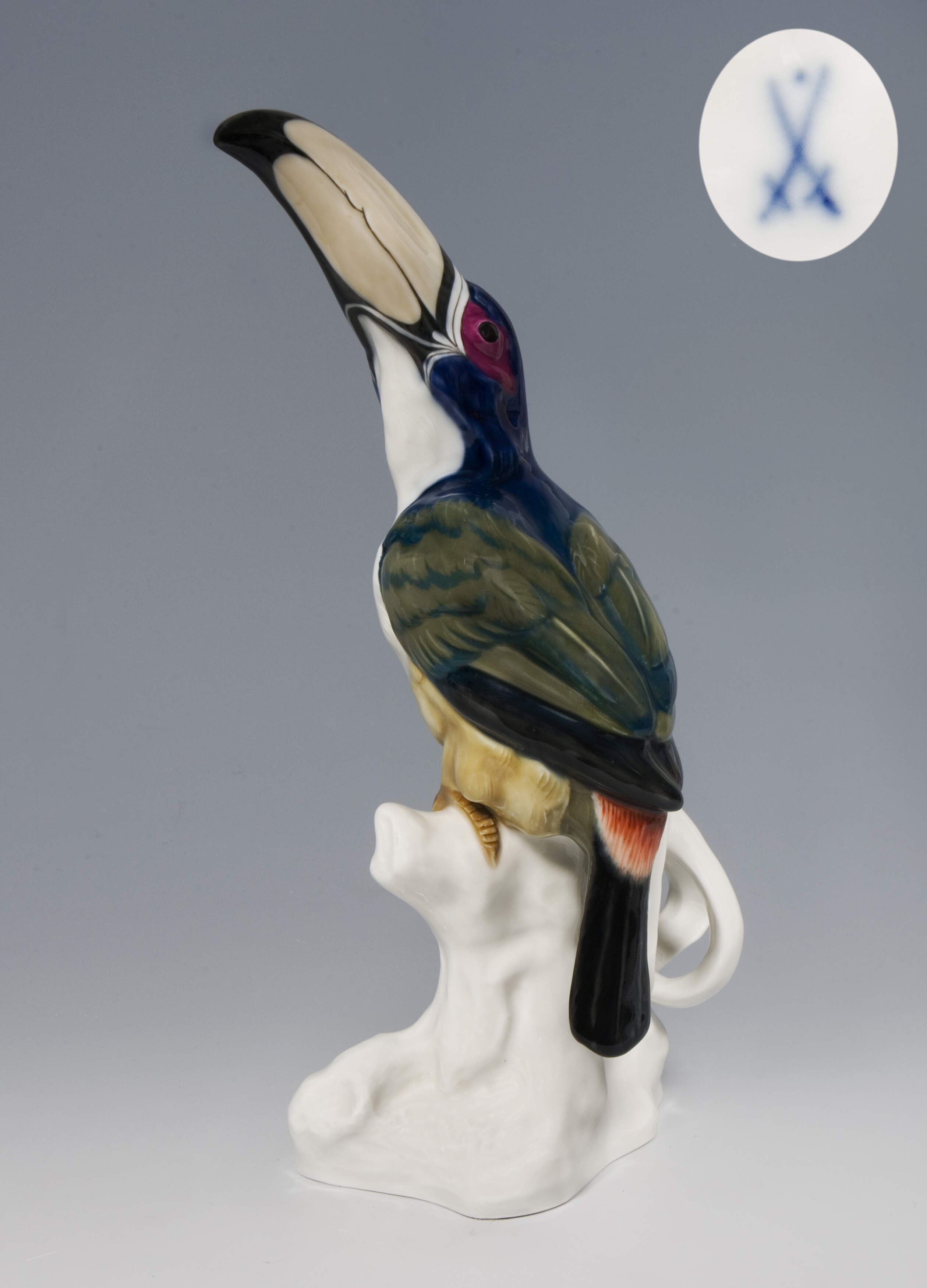 Meissen, Jugendstil-Tierfigur "Pfefferfresser auf Stamm"