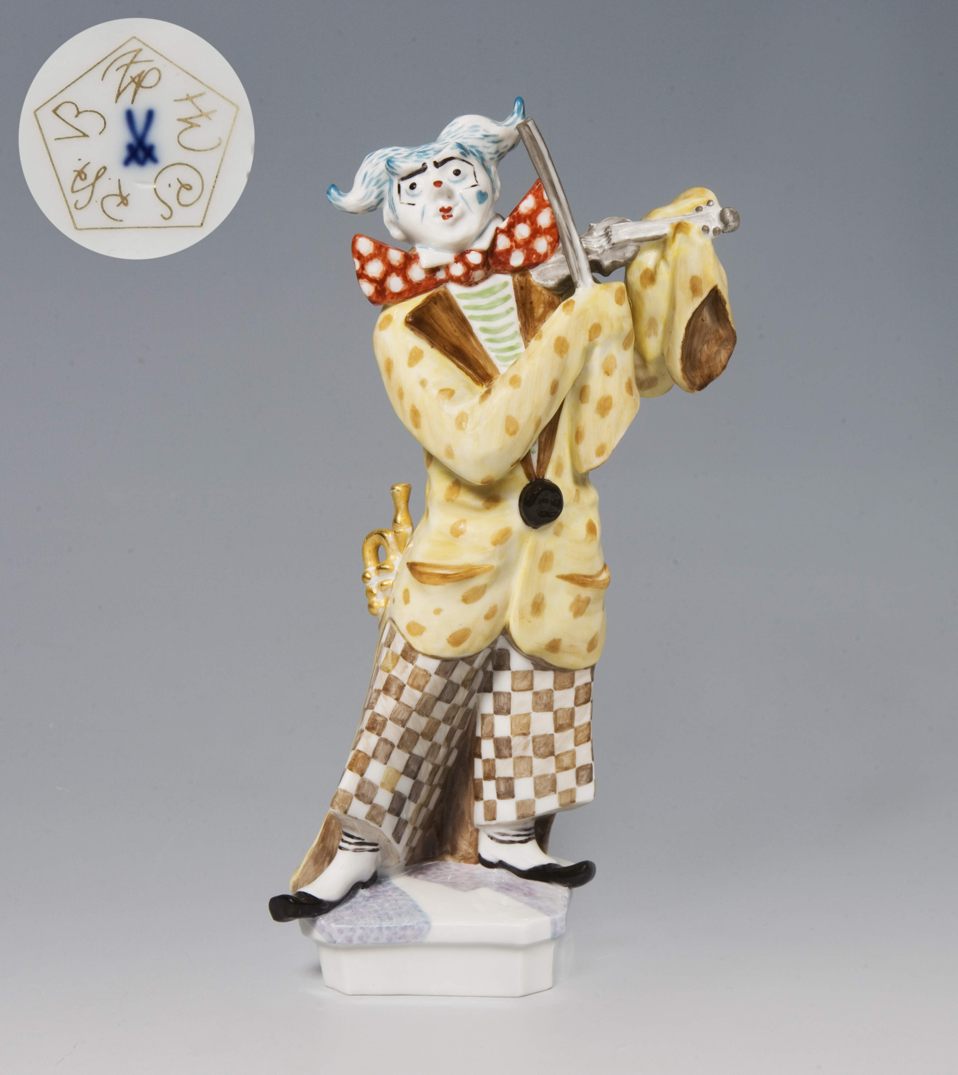 Meissen, "Clown mit Geige" mit Sonder-Signet