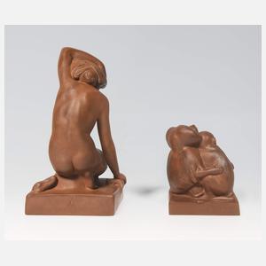 Meissen, 2 Figuren "Mädchenakt", "Paviangruppe"