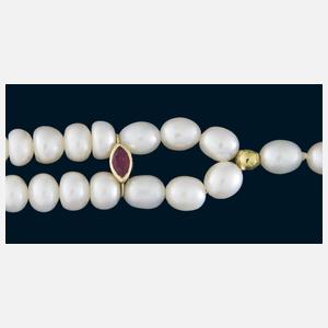 Perlen-Collier mit Rubinen in Goldfassung