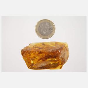 Drei Rohbernsteine