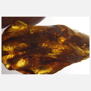 Drei Rohbernsteine