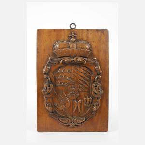 Geschnitzte Wappentafel