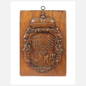 Geschnitzte Wappentafel