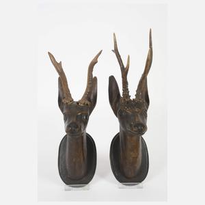 Vier geschnitzte Jagdtrophäen