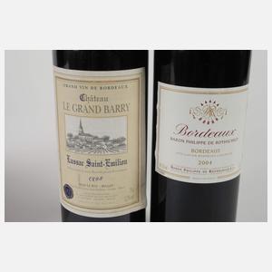 Fünf Flaschen Rotwein