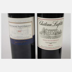 Vier Flaschen Rotwein