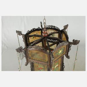 Große Deckenlampe