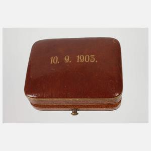 Goldene Geschenkbrosche eines Grafen