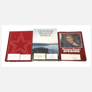 Drei Bücher als Geschenk an Egon Krenz