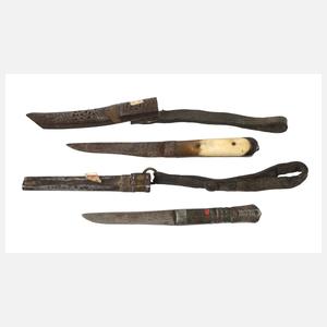 Zwei Gürtelmesser