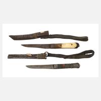 Zwei Gürtelmesser111