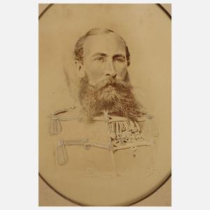 Portraitfoto eines Husarenoffiziers