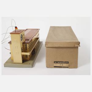 Märklin Bahnhof "Friedrichshafen" und Sockelkran