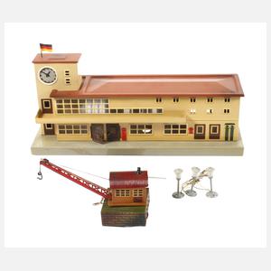 Märklin Bahnhof "Friedrichshafen" und Sockelkran
