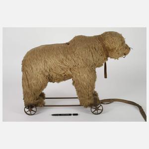 Steiff Bär als Reittier auf Metallrädern