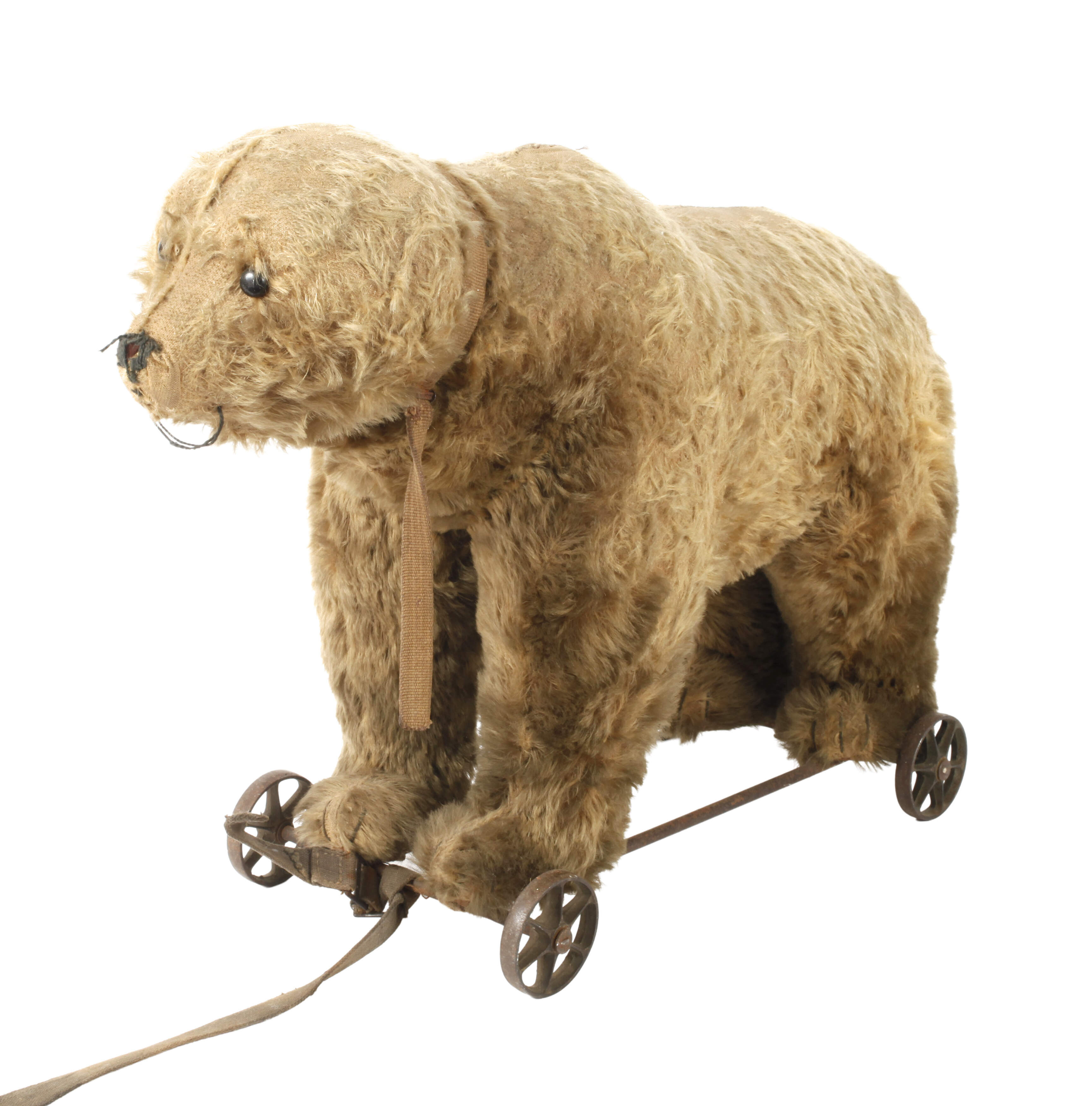 Steiff Bär als Reittier auf Metallrädern
